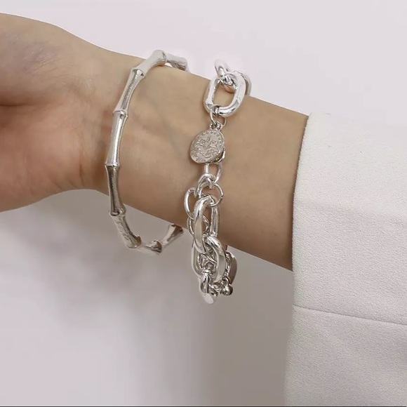 White gold plated chain coin bracelet - Picture 2 of 6